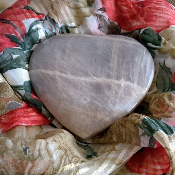 New Heart Shaped Moonstone - Picture 6 of 7